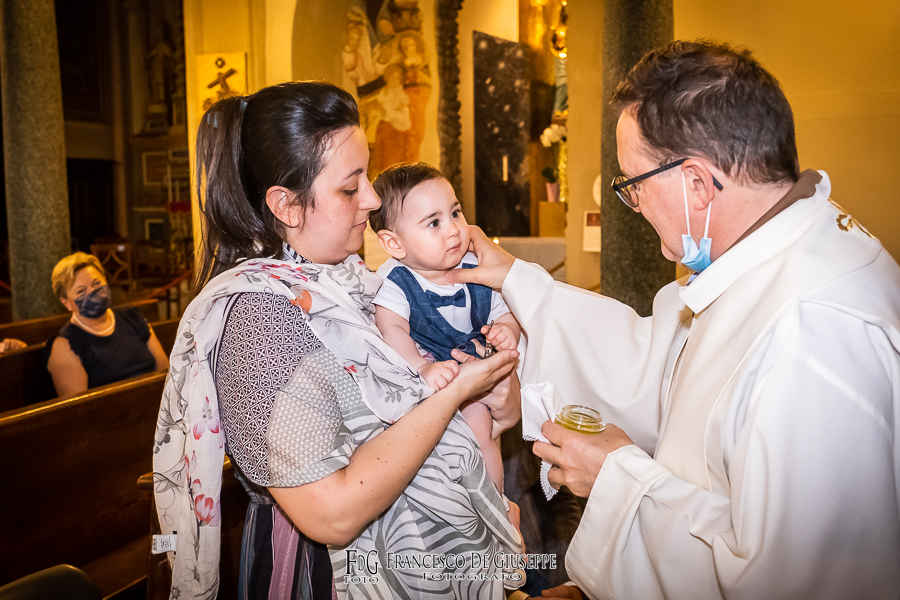Le fotografie della celebrazione del Sacro Battesimo del piccolo A.