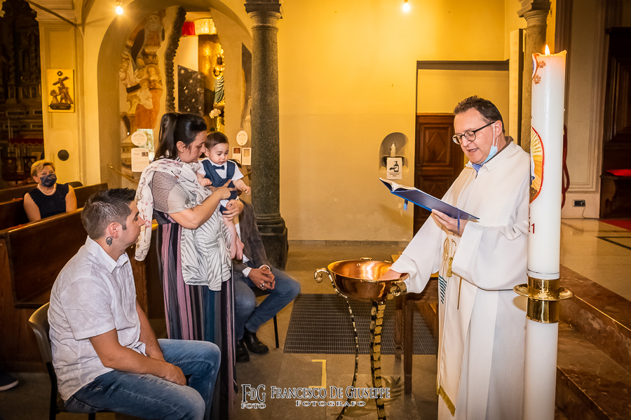 Le fotografie della celebrazione del Sacro Battesimo del piccolo A.
