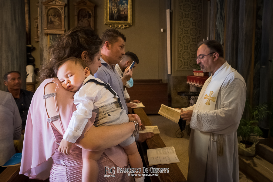 Le fotografie della celebrazione del Sacro Battesimo del piccolo L.
